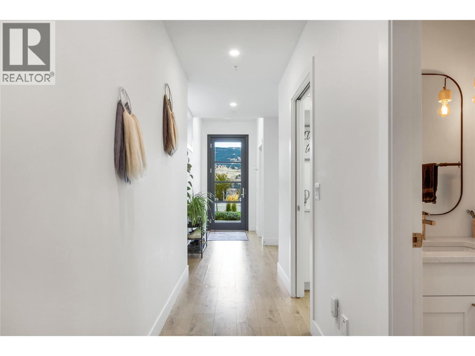 11559 Middleton Court, Lake Country