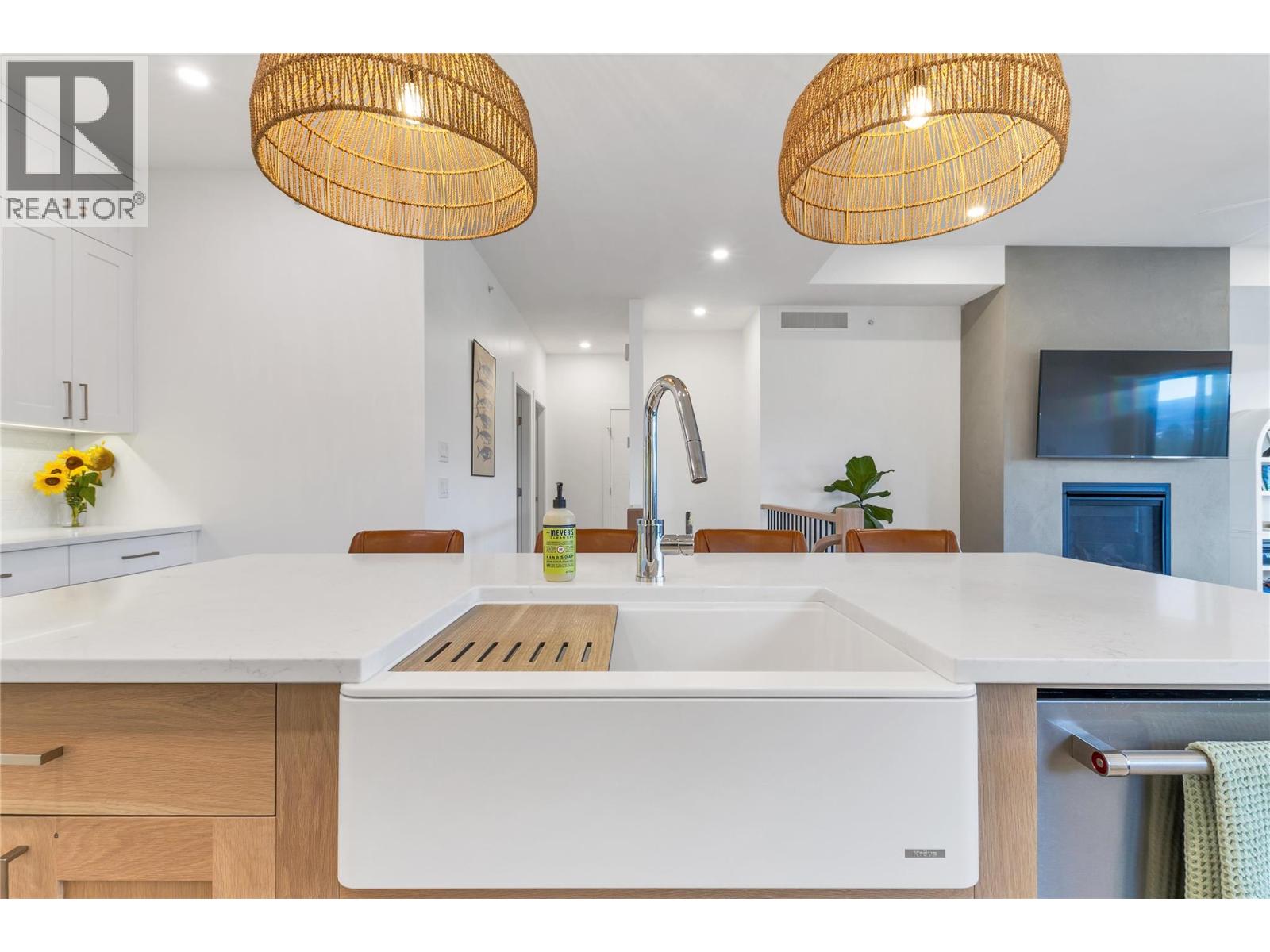 11559 Middleton Court, Lake Country