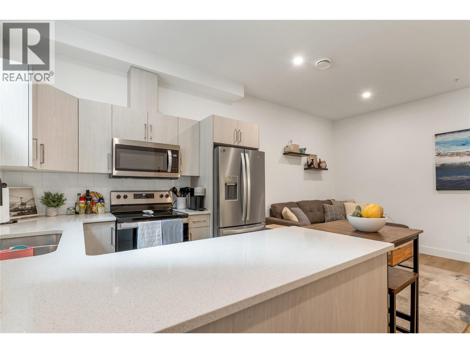 11559 Middleton Court, Lake Country