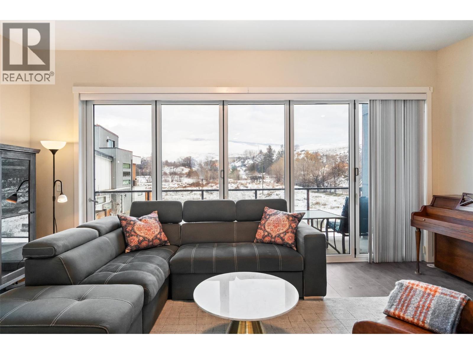 5995 Oliver Landing Crescent Unit# 5, Oliver