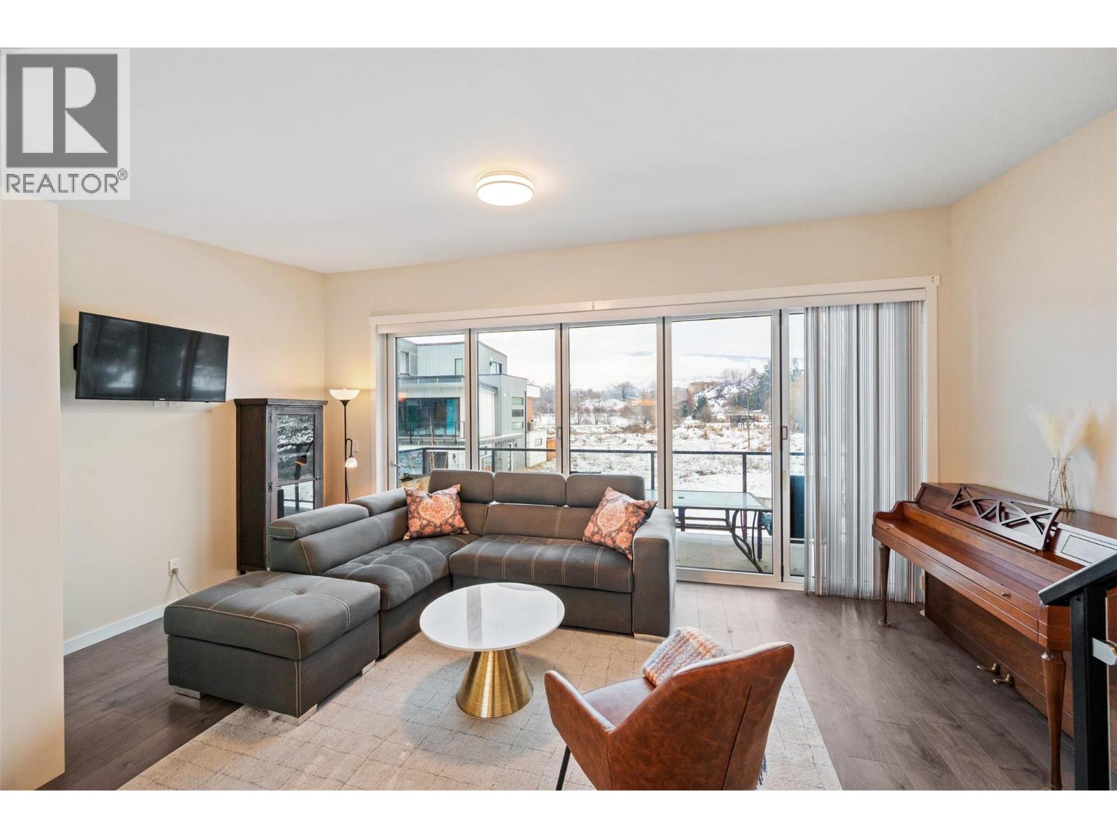 5995 Oliver Landing Crescent Unit# 5, Oliver