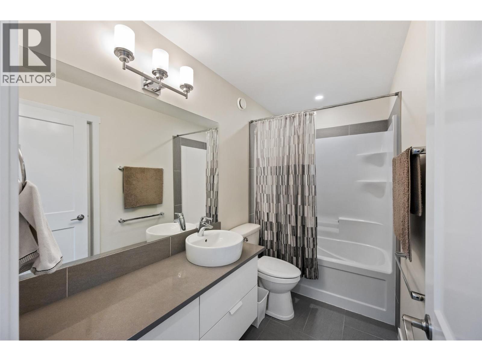 5995 Oliver Landing Crescent Unit# 5, Oliver