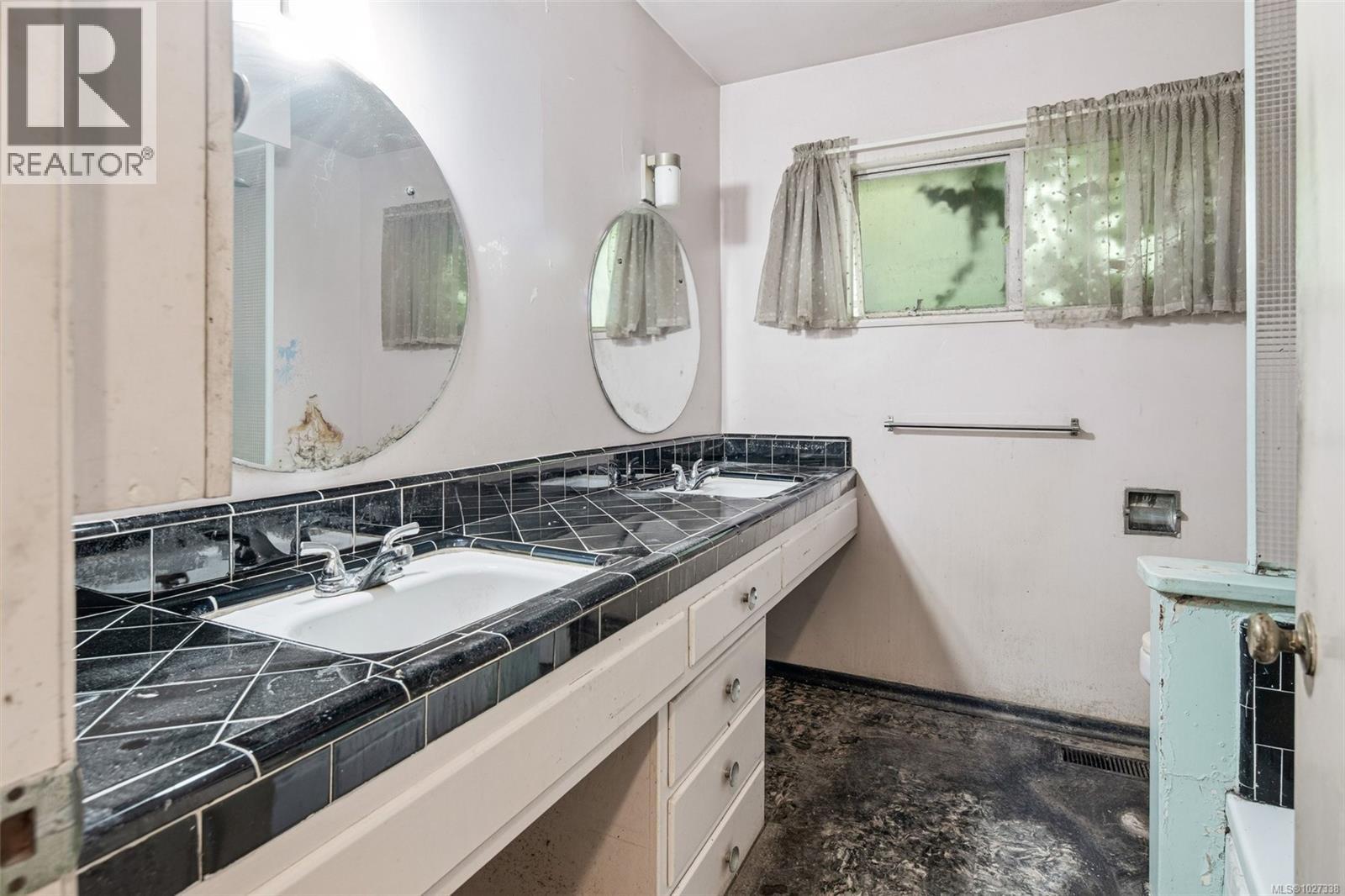 3984 HOLLYDENE PL - 19