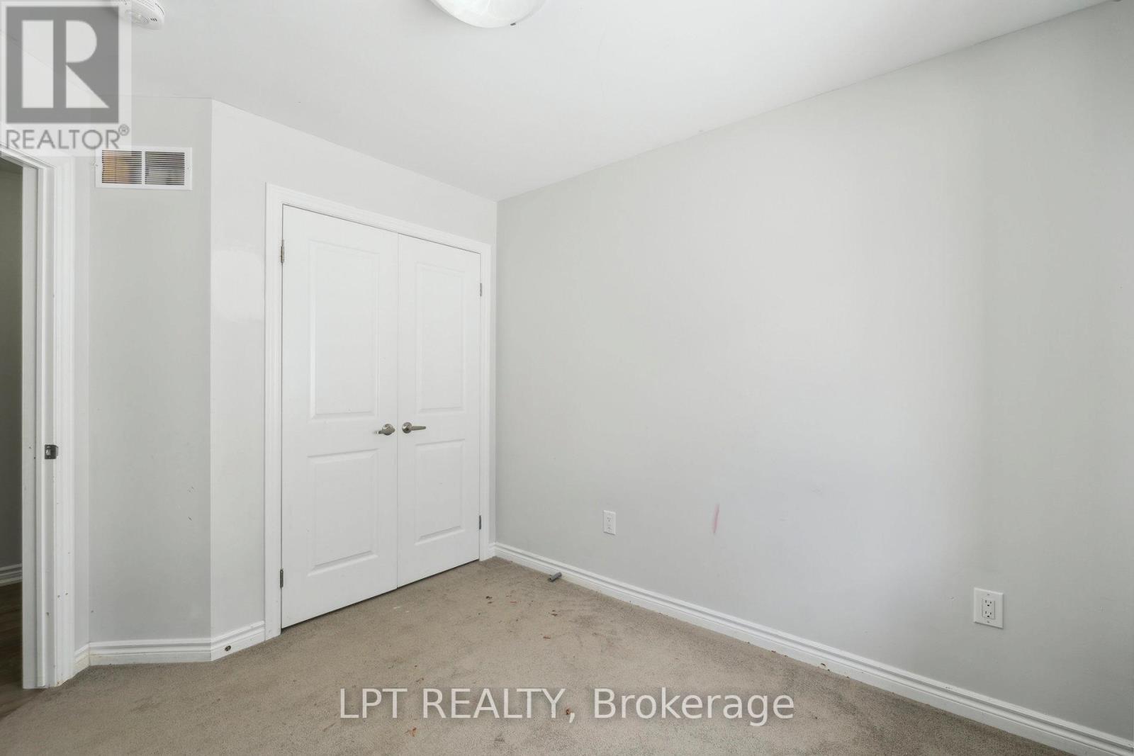 217 LOUISE STREET - 19