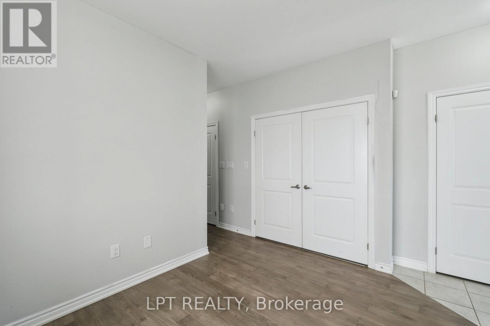 217 LOUISE STREET - 25