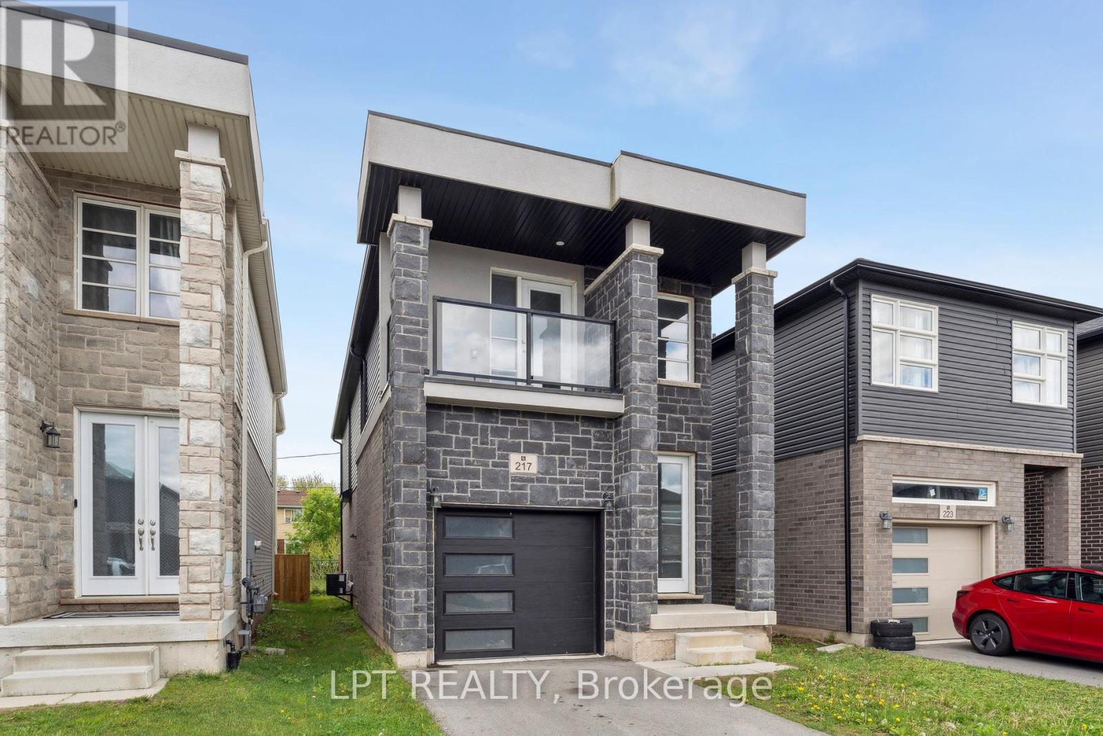 217 LOUISE STREET - 3
