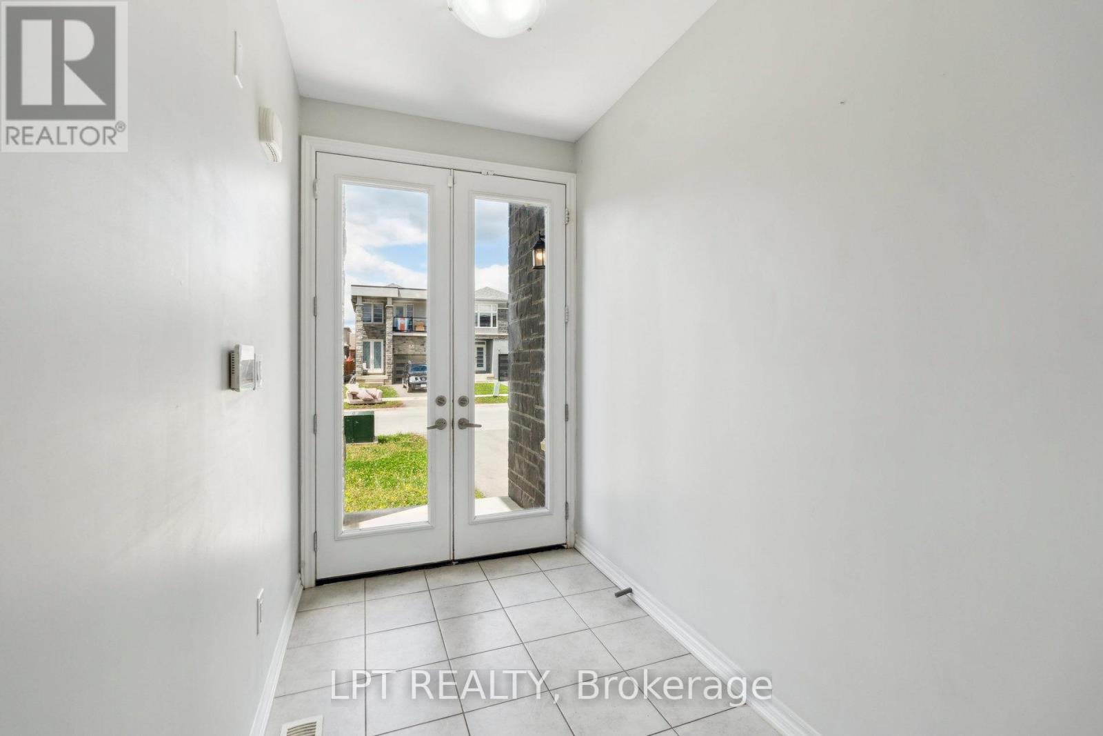 217 LOUISE STREET - 4