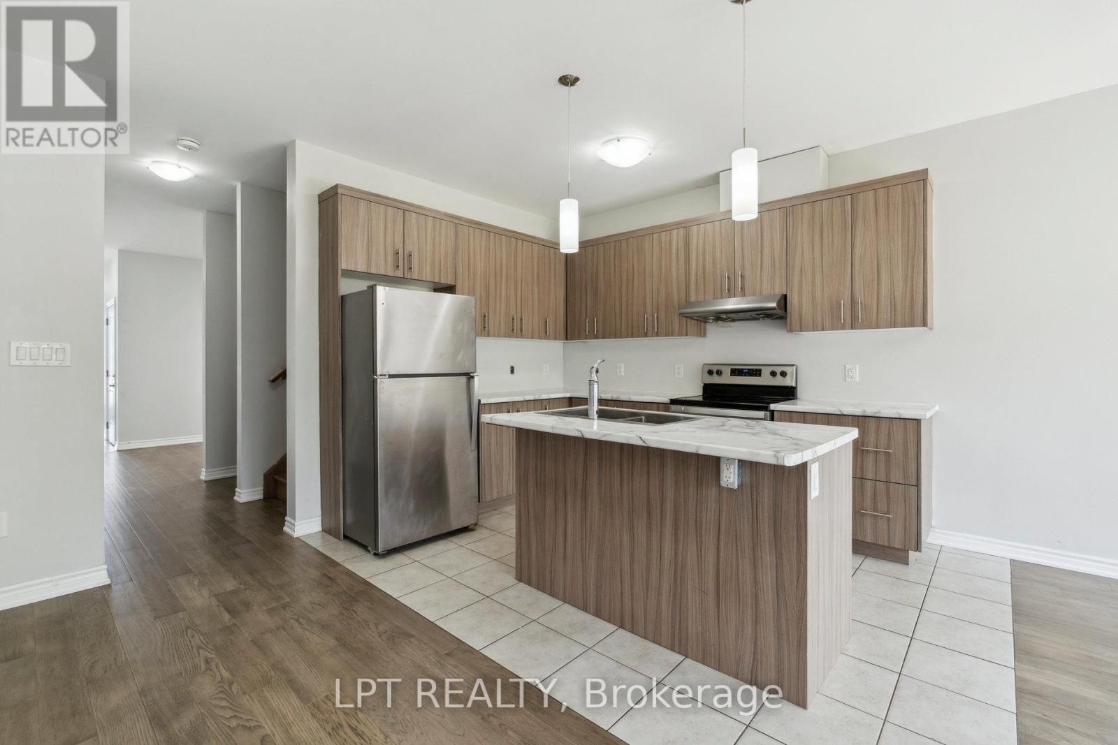 217 LOUISE STREET - 6
