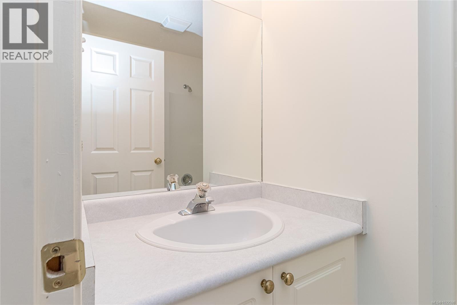 205 273 Moilliet St S, Parksville