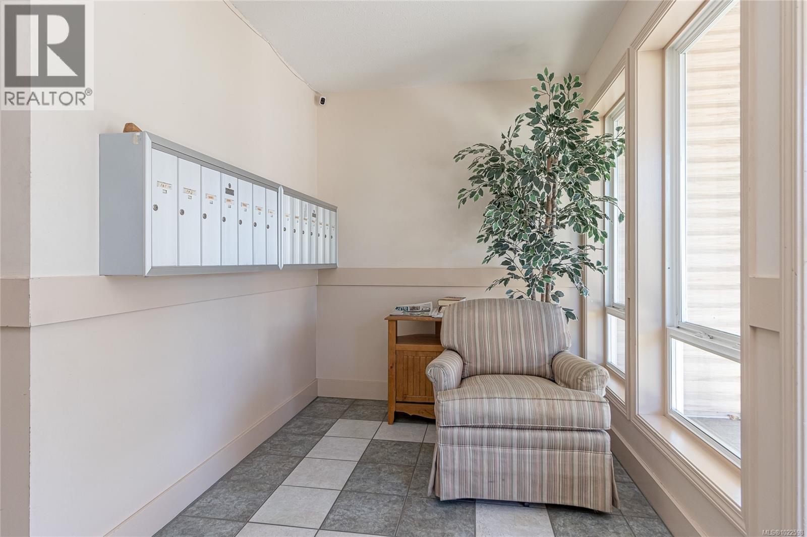 205 273 Moilliet St S, Parksville