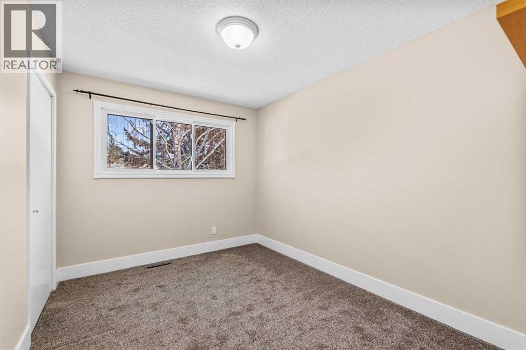 Single Family House Bungalow for Sale in  Hunterston Place NW Huntington Hills Calgary 