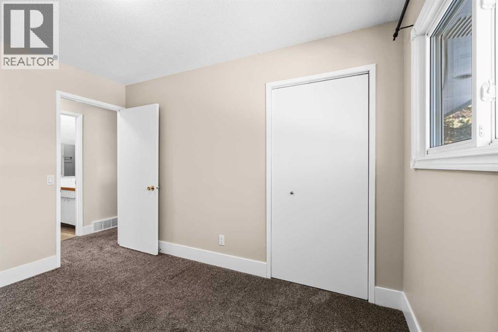 Single Family House Bungalow for Sale in  Hunterston Place NW Huntington Hills Calgary 