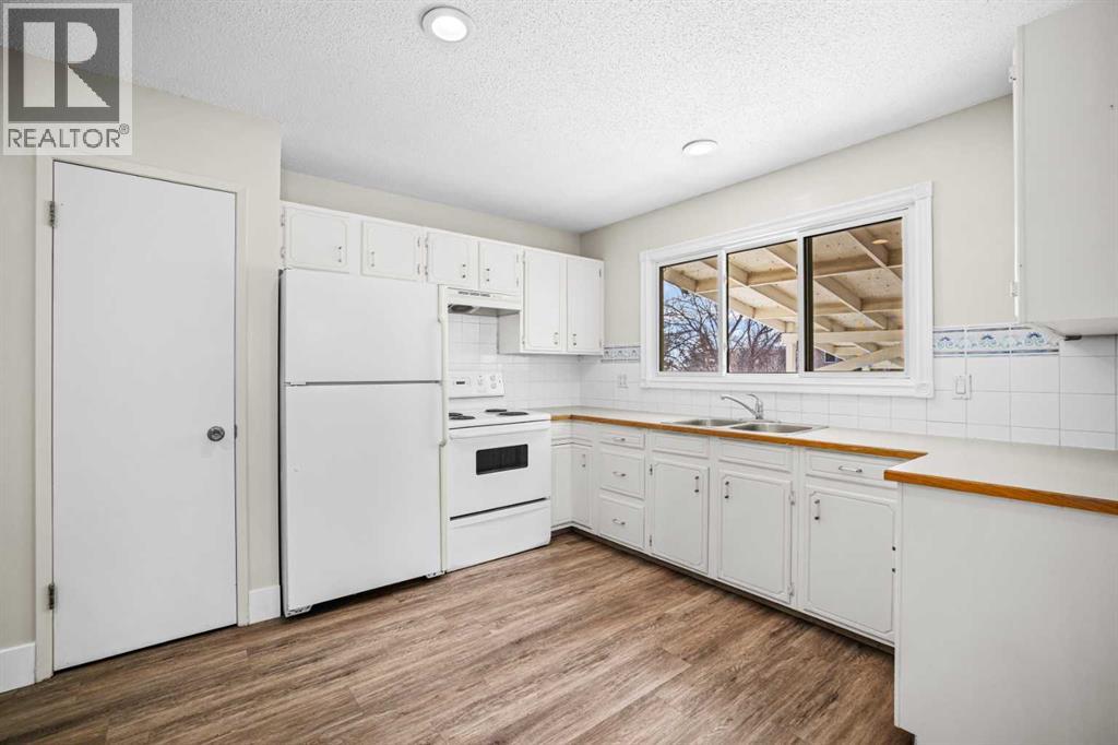 Single Family House Bungalow for Sale in  Hunterston Place NW Huntington Hills Calgary 