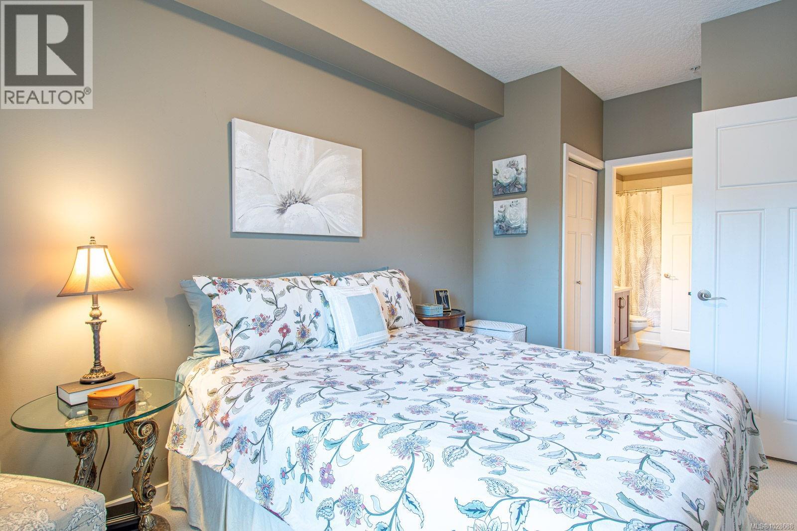 209 7088 West Saanich Road, Central Saanich