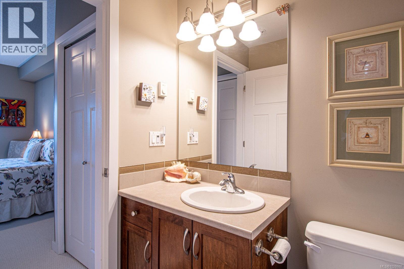 209 7088 West Saanich Road, Central Saanich