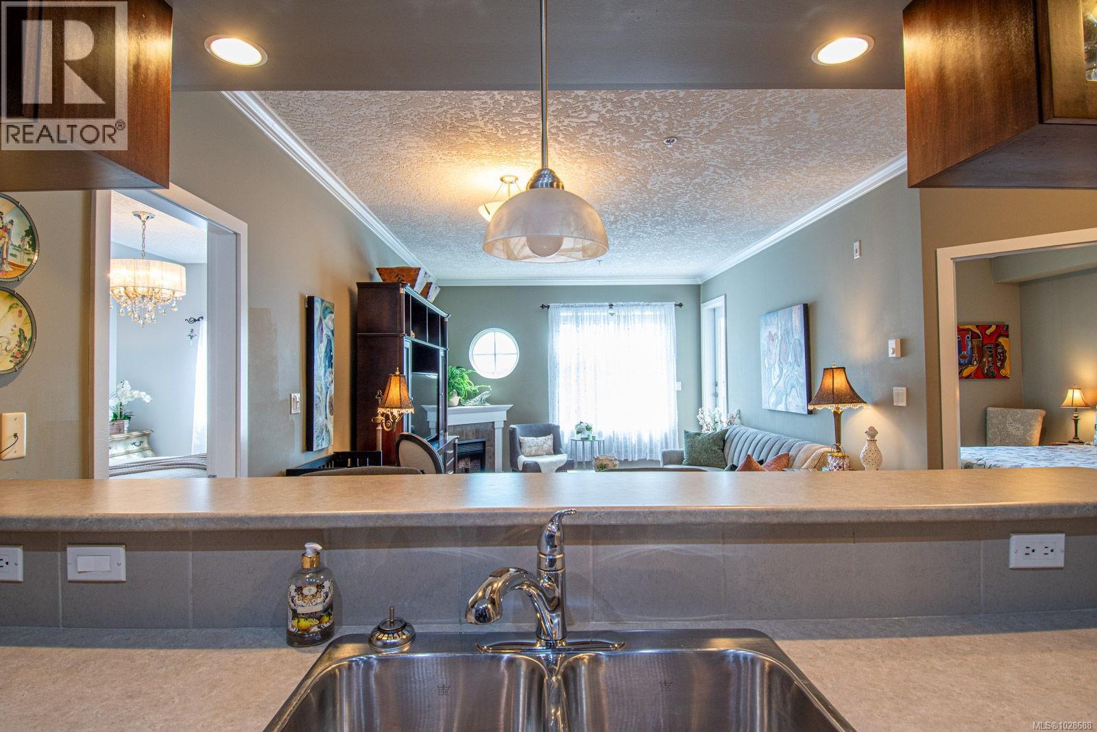 209 7088 West Saanich Road, Central Saanich