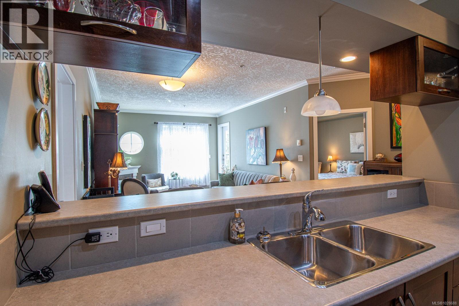 209 7088 West Saanich Road, Central Saanich