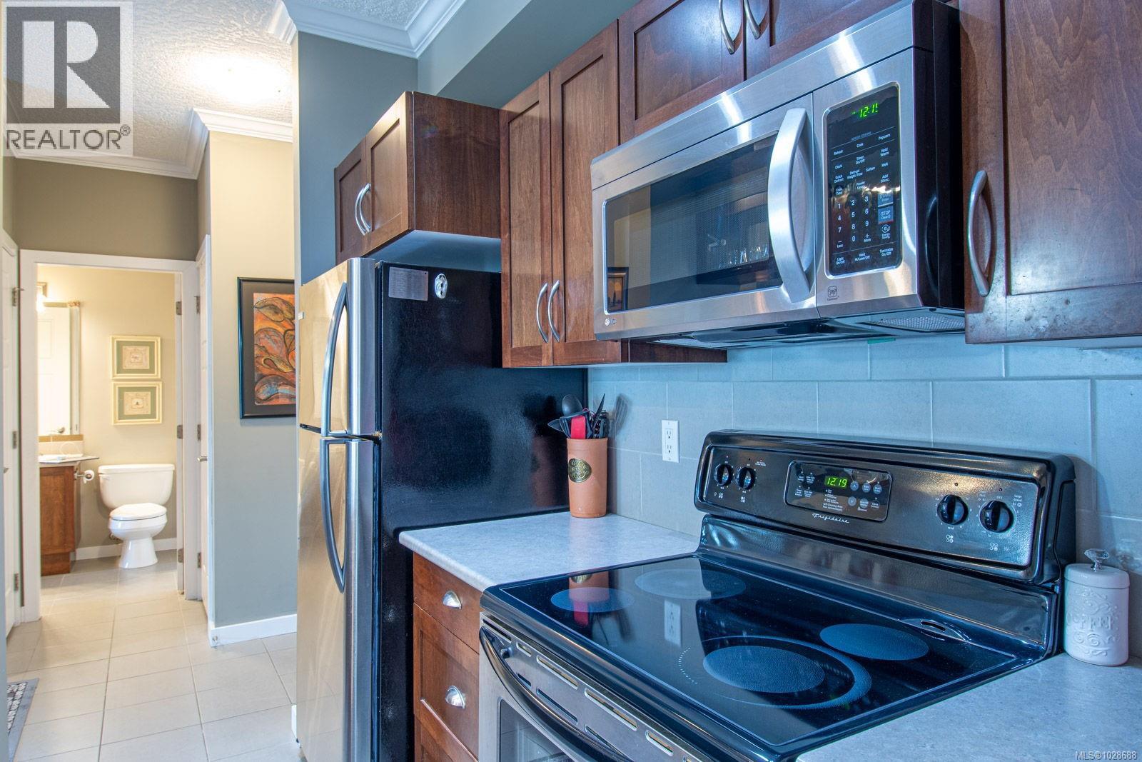 209 7088 West Saanich Road, Central Saanich