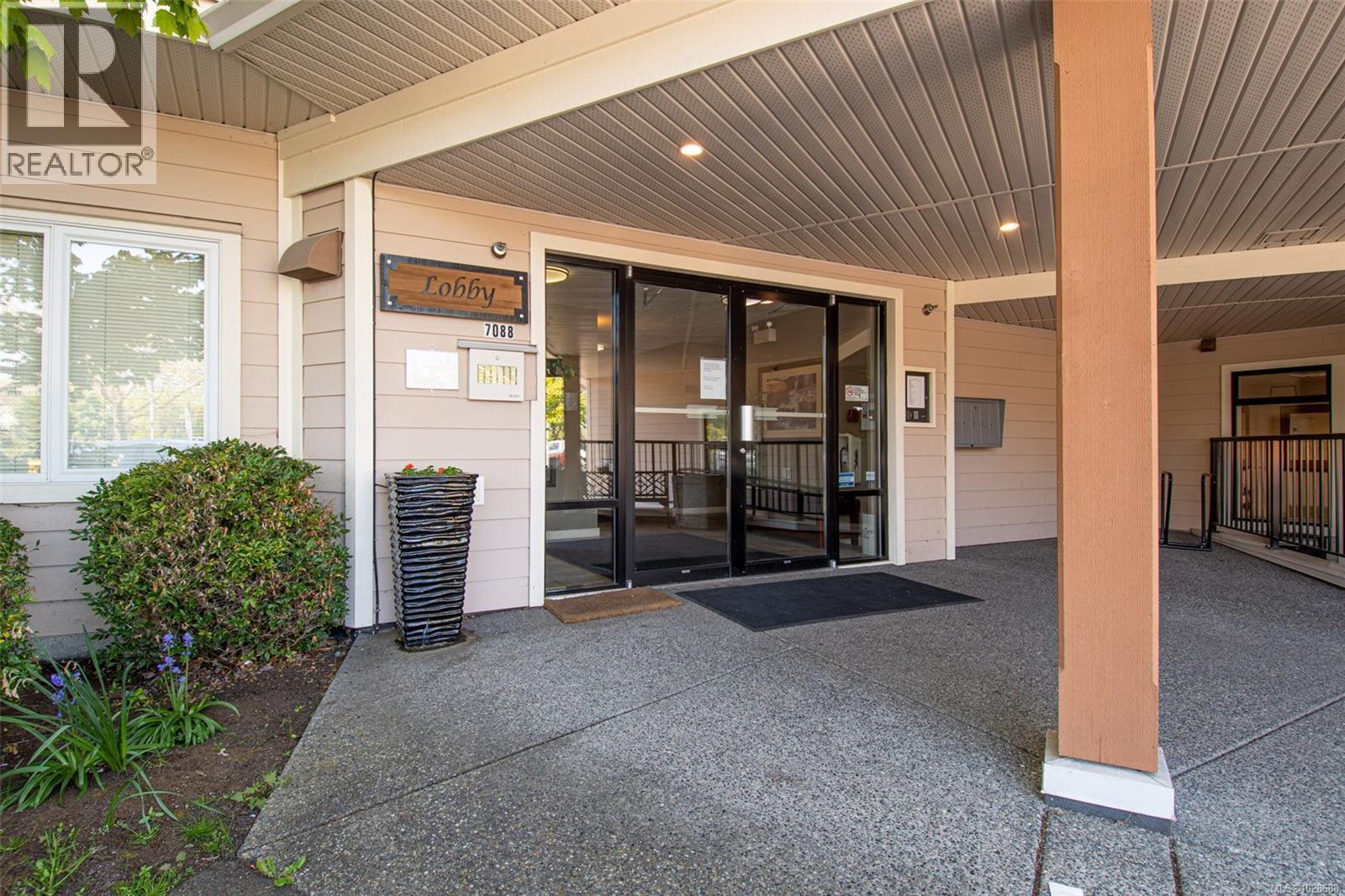 209 7088 West Saanich Road, Central Saanich