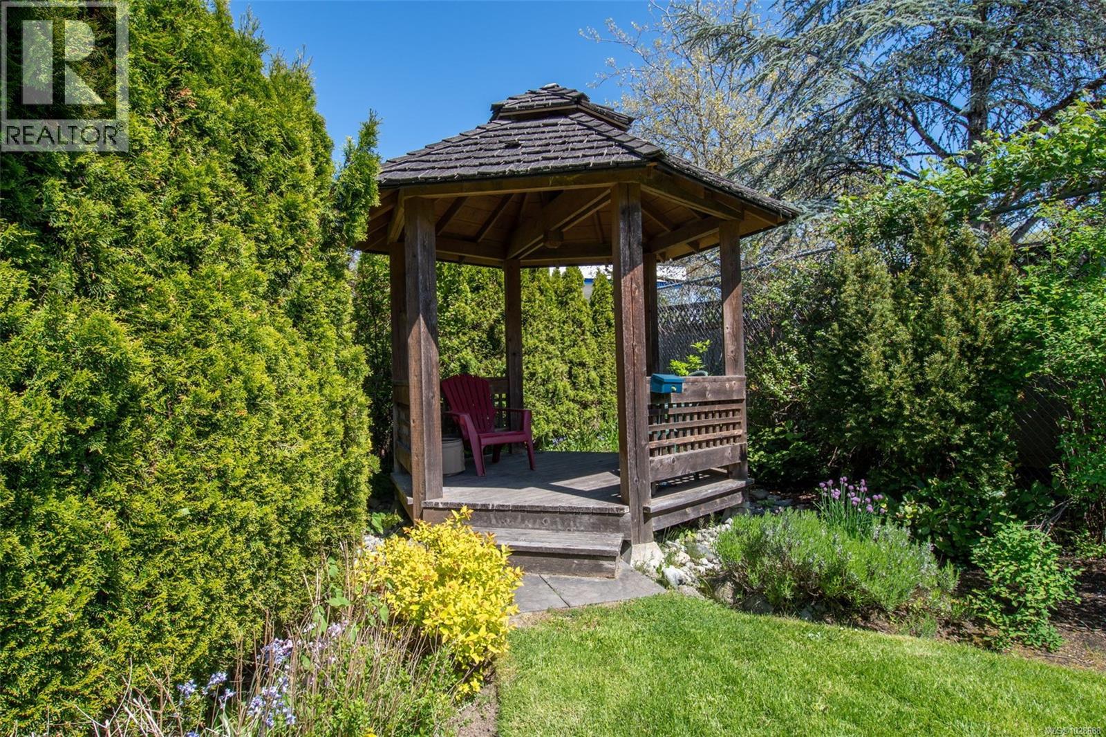 209 7088 West Saanich Road, Central Saanich