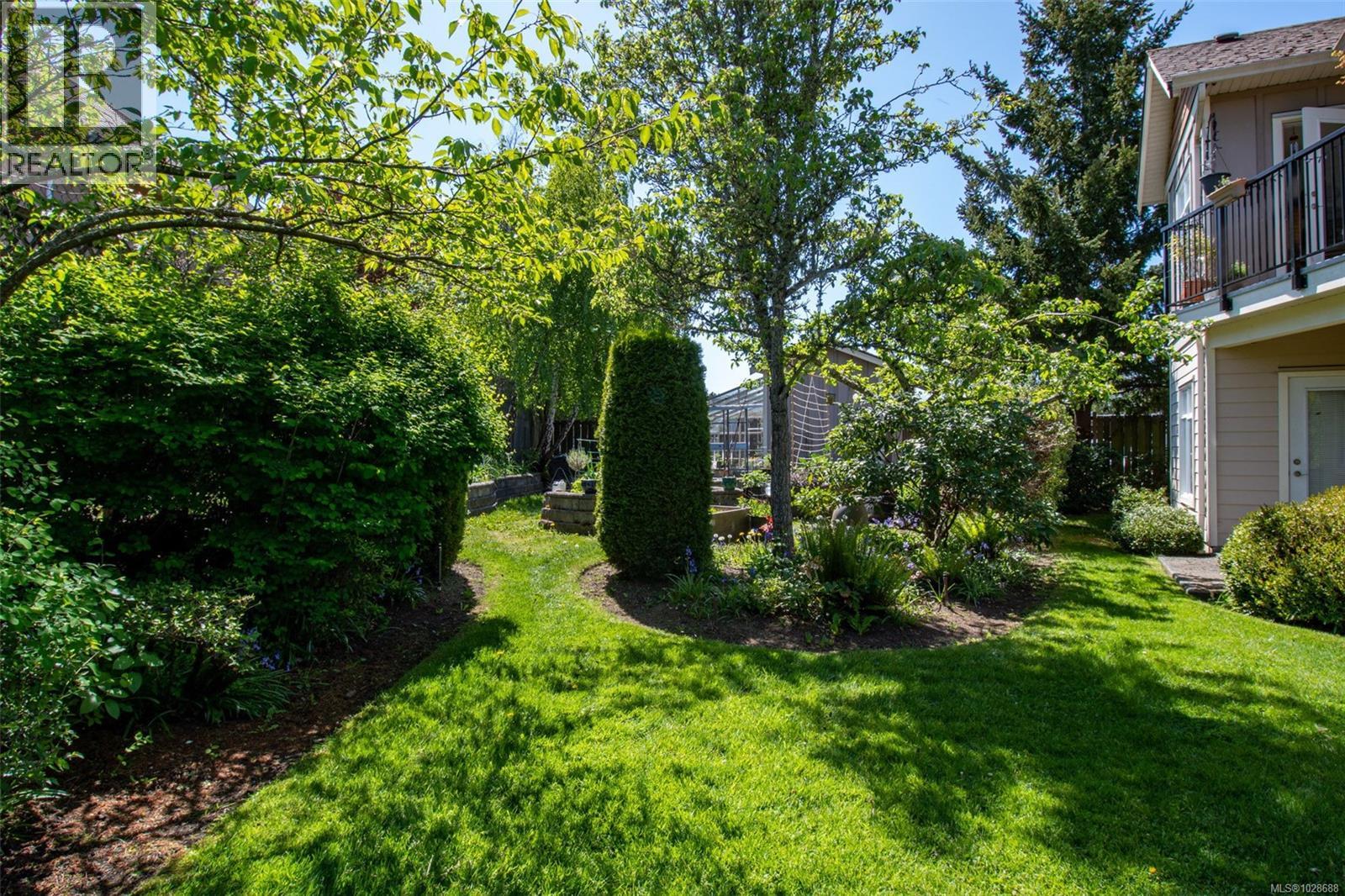 209 7088 West Saanich Road, Central Saanich