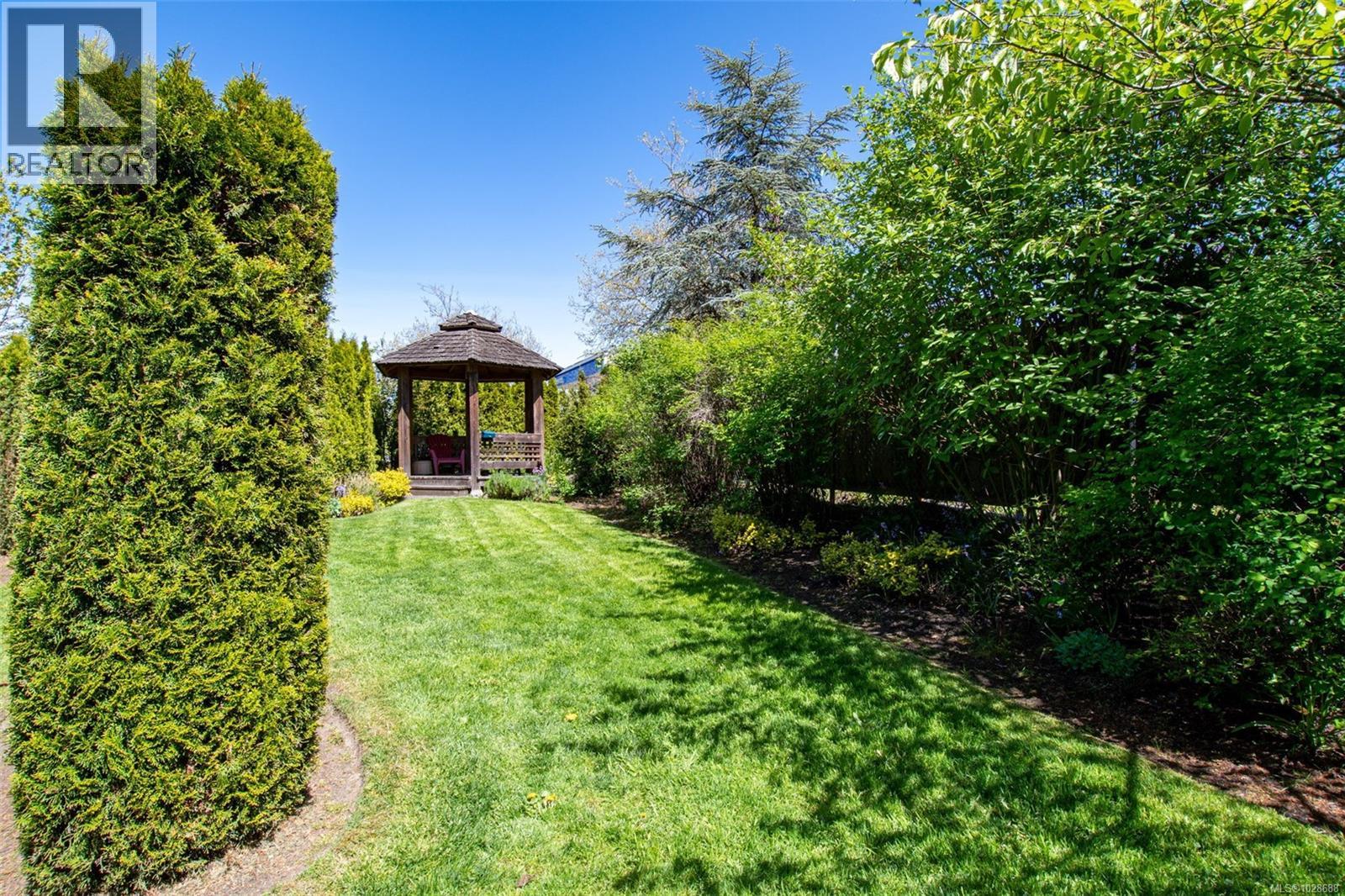 209 7088 West Saanich Road, Central Saanich