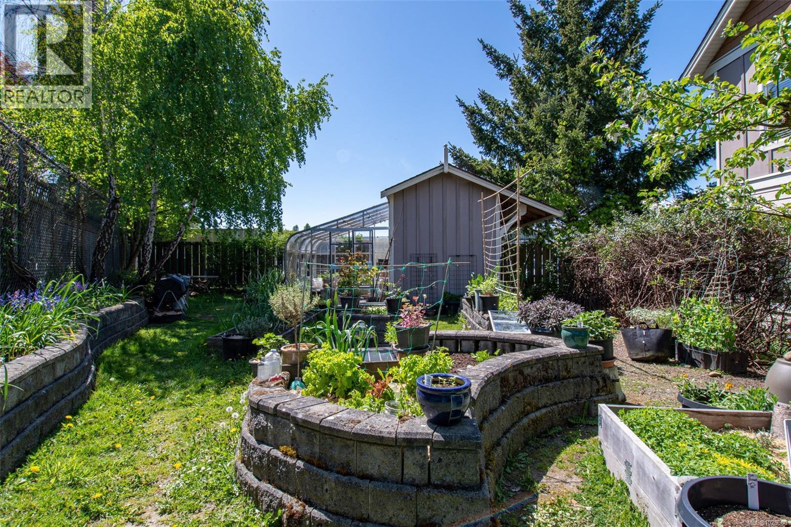 209 7088 West Saanich Road, Central Saanich