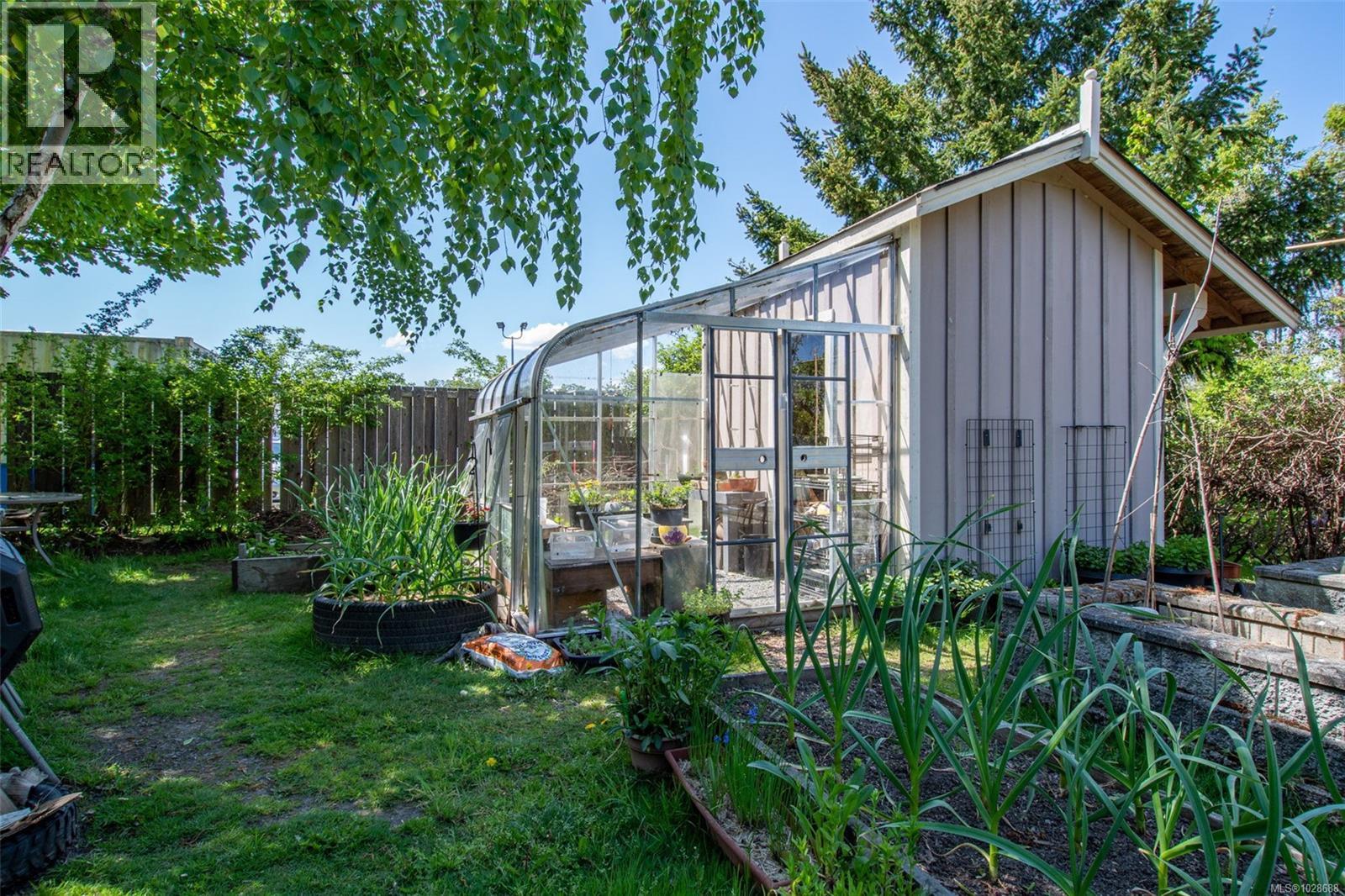 #209 7088 West Saanich Rd - 52