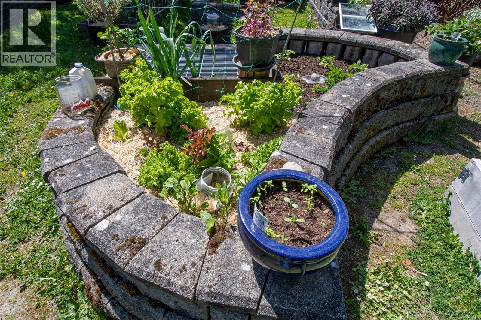 209 7088 West Saanich Road, Central Saanich