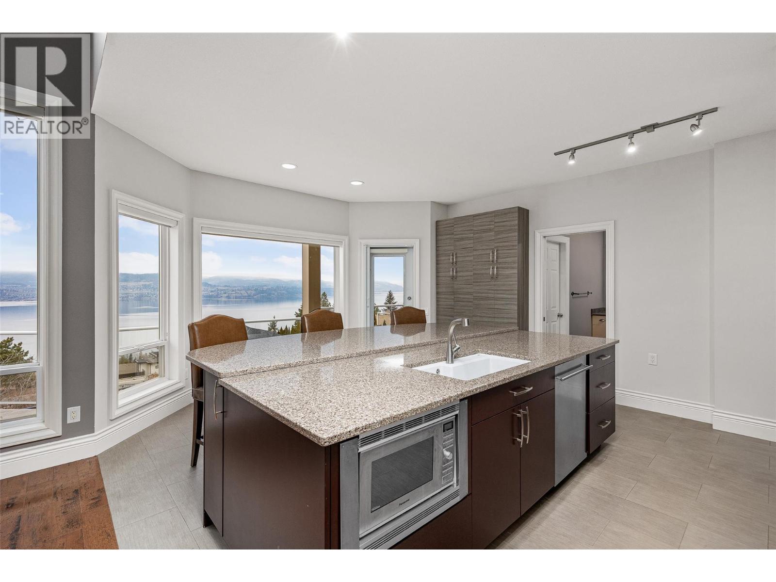 374 Quilchena Drive - 16