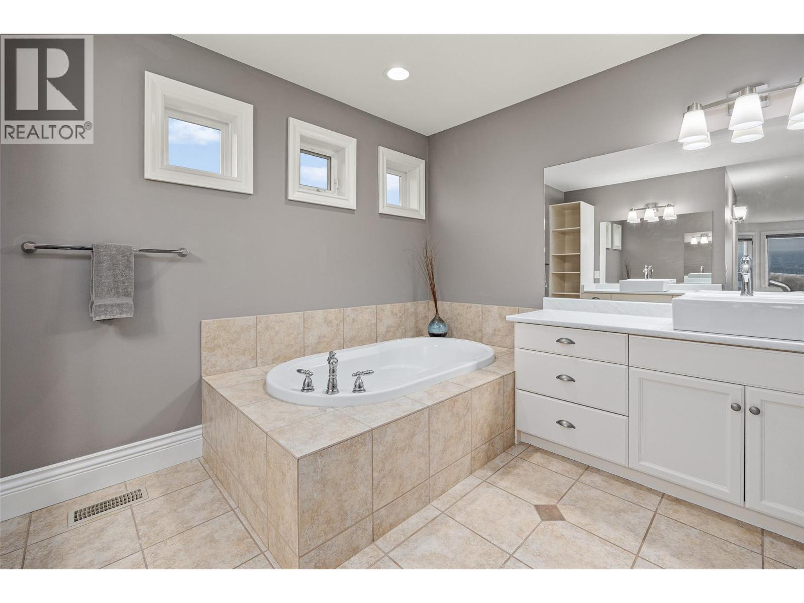 374 Quilchena Drive - 34