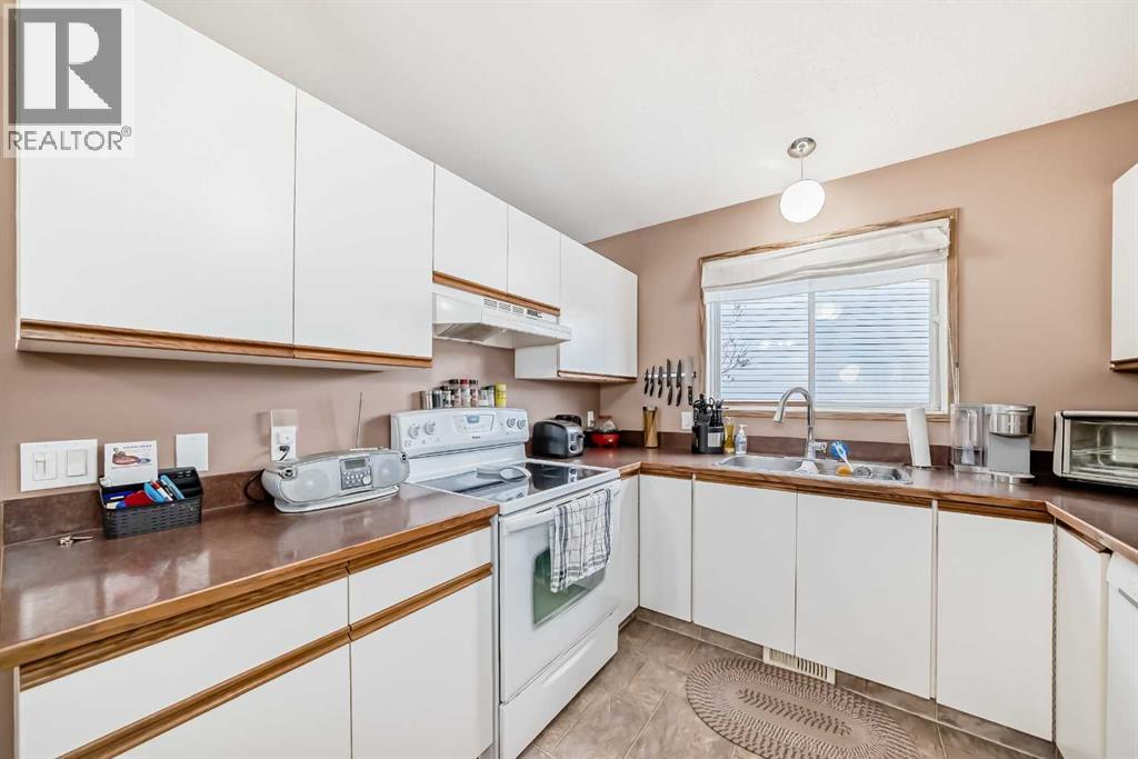 Single Family House 4 Level for Sale in  Martinwood Place NE Martindale Calgary 