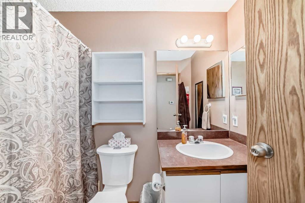 Single Family House 4 Level for Sale in  Martinwood Place NE Martindale Calgary 