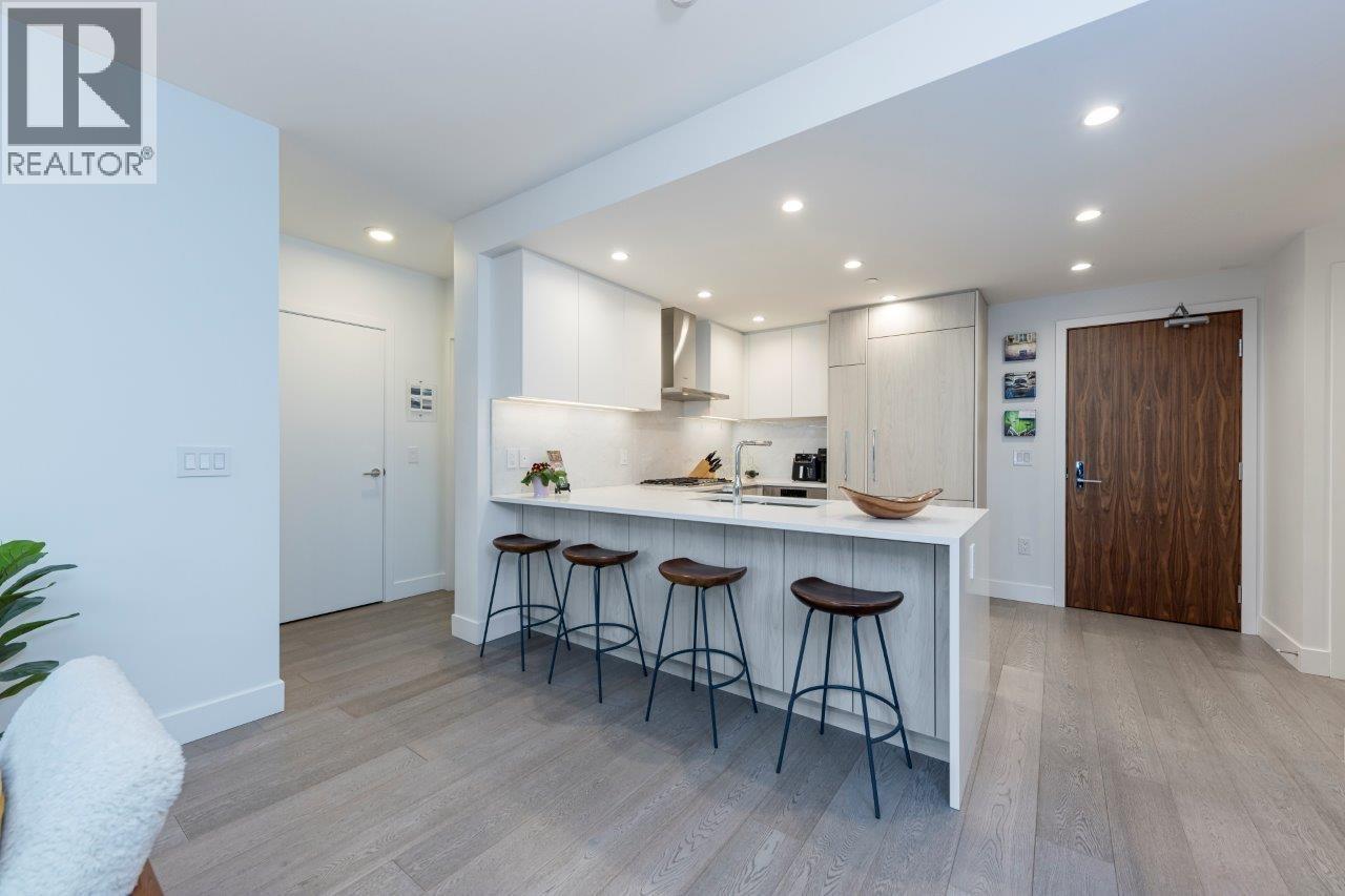 206 177 W 3RD STREET, North Vancouver