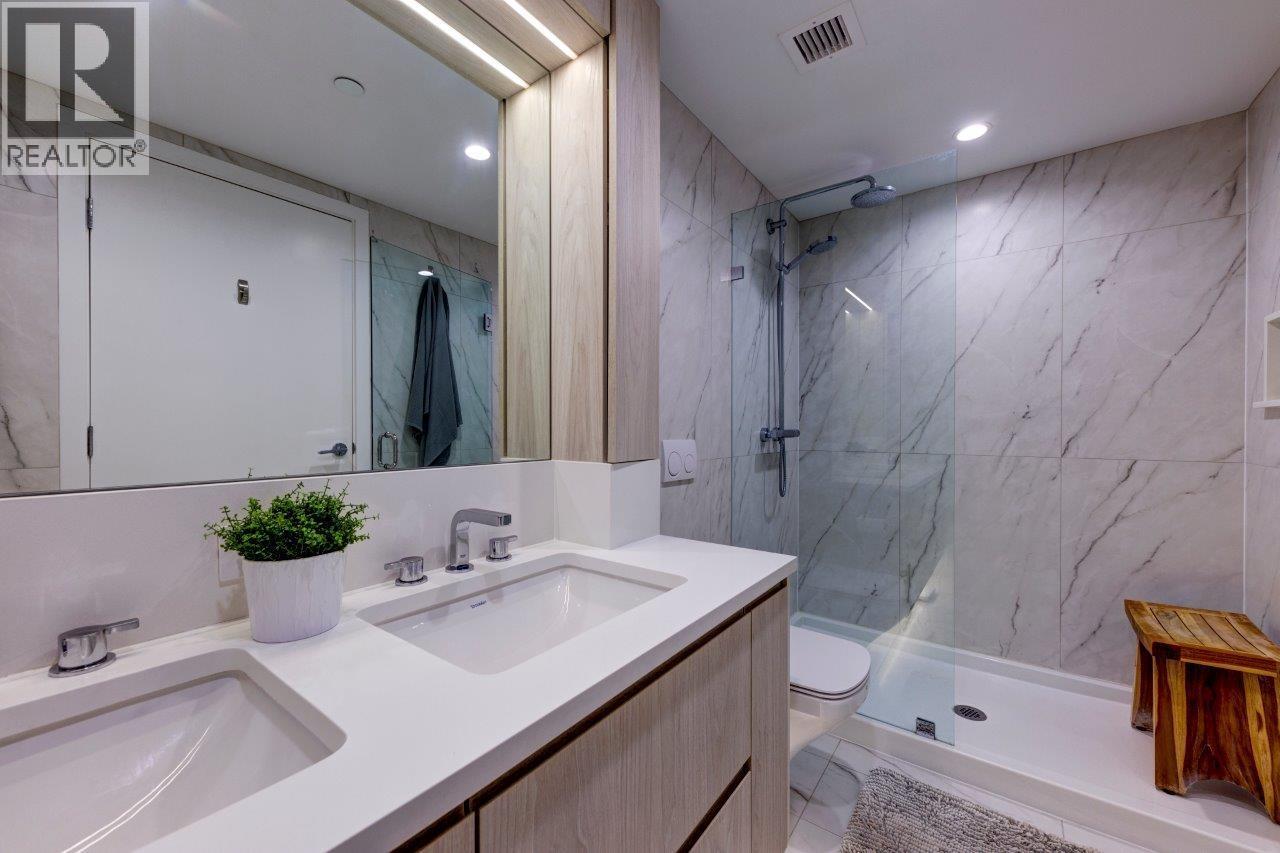 206 177 W 3RD STREET, North Vancouver