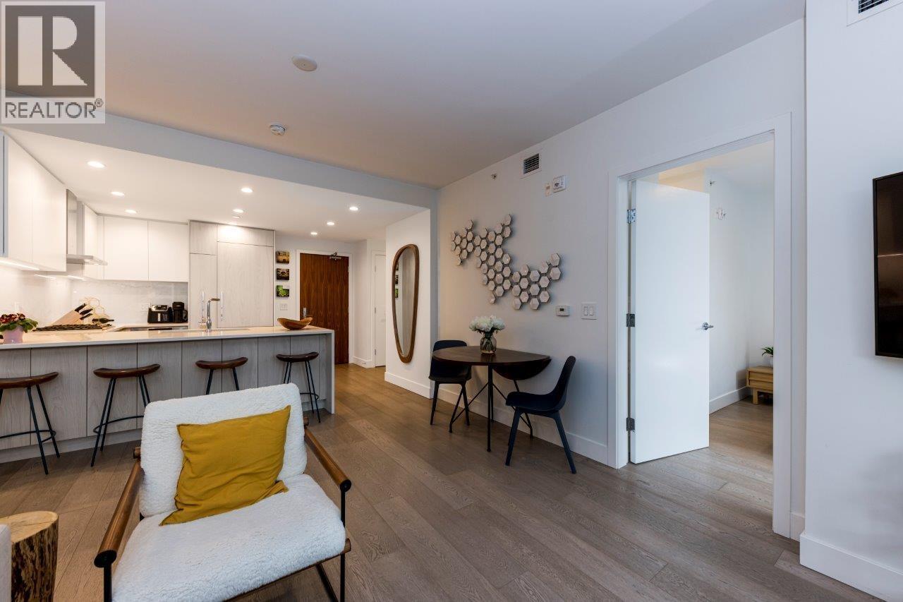 206 177 W 3RD STREET, North Vancouver