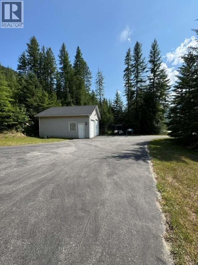 2095 Pass Creek Road, Castlegar