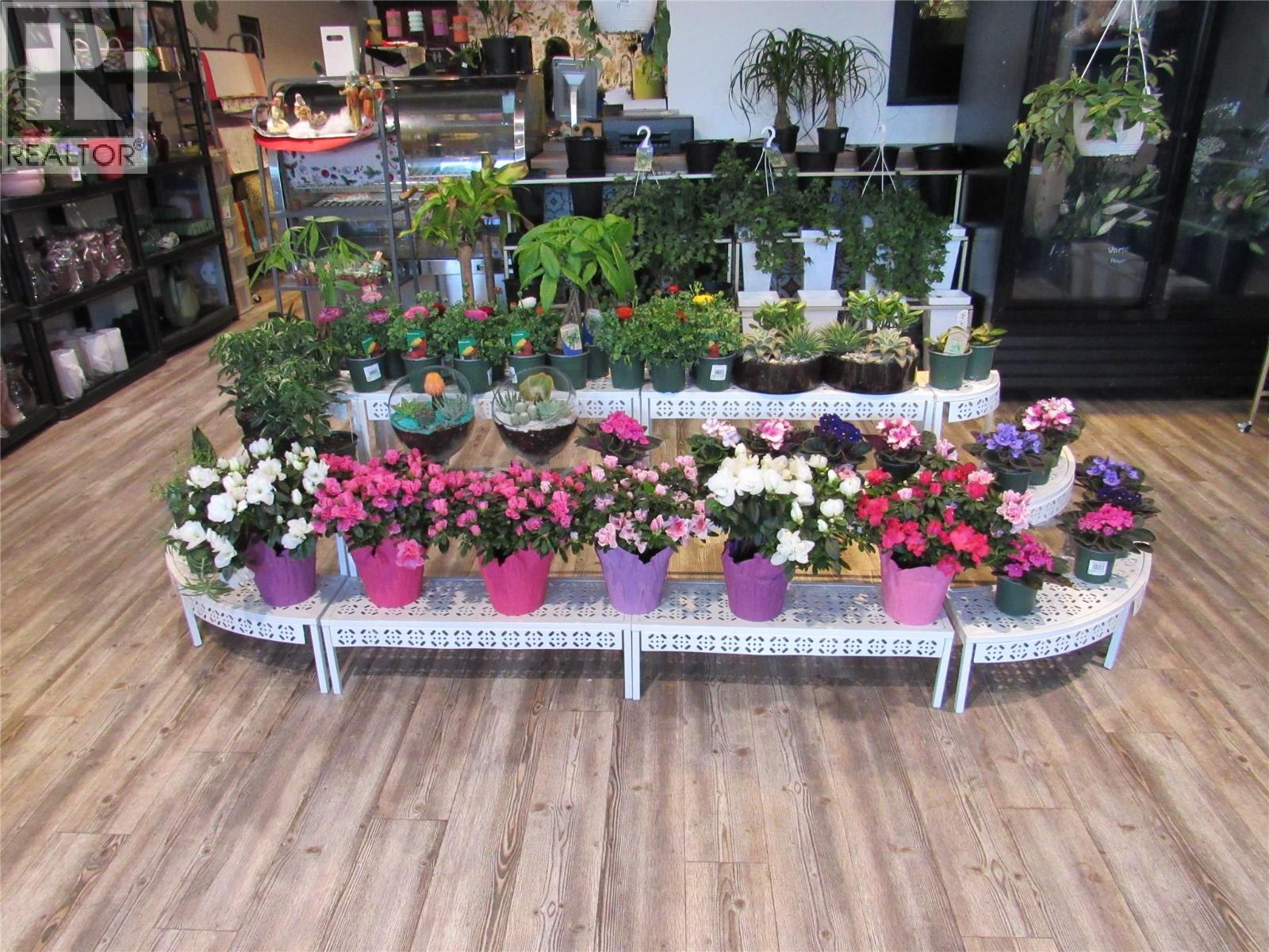 108 1983 COLUMBIA Avenue, Castlegar