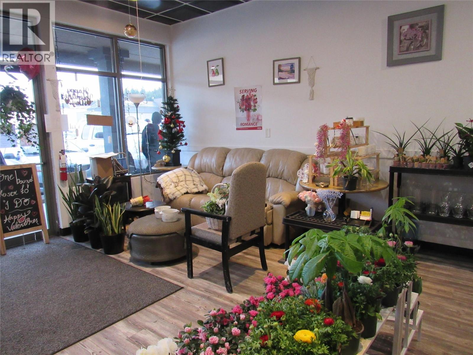 108 1983 COLUMBIA Avenue, Castlegar