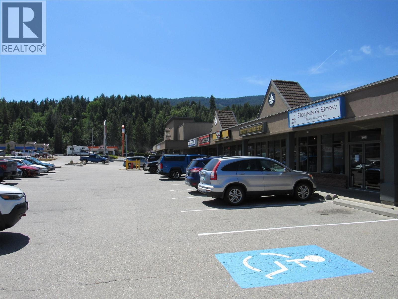 108 1983 COLUMBIA Avenue, Castlegar