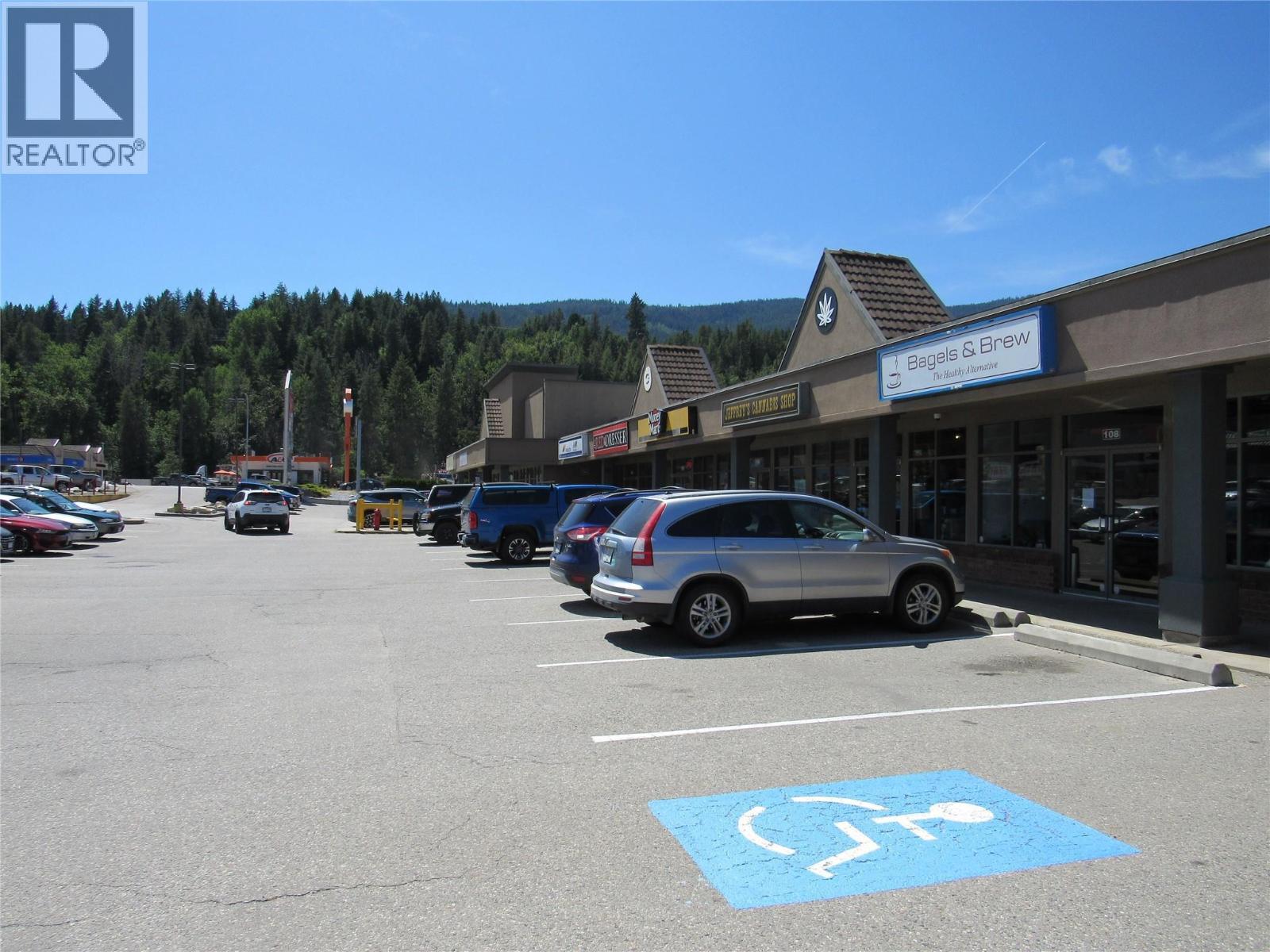 108 1983 COLUMBIA Avenue, Castlegar