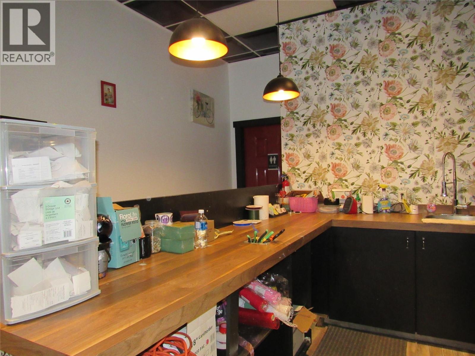 108 1983 COLUMBIA Avenue, Castlegar