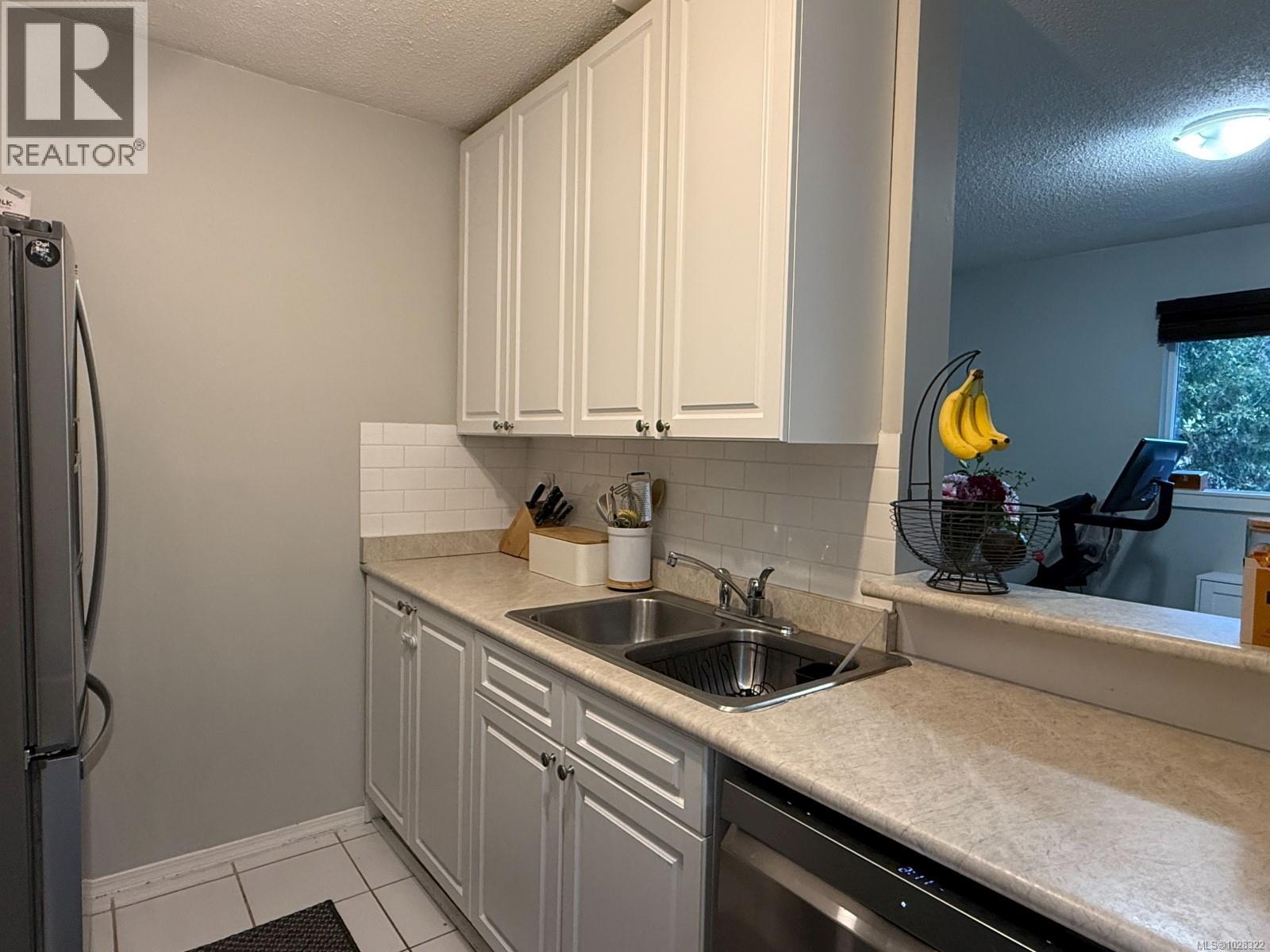 #212 991 CLOVERDALE AVE - 11