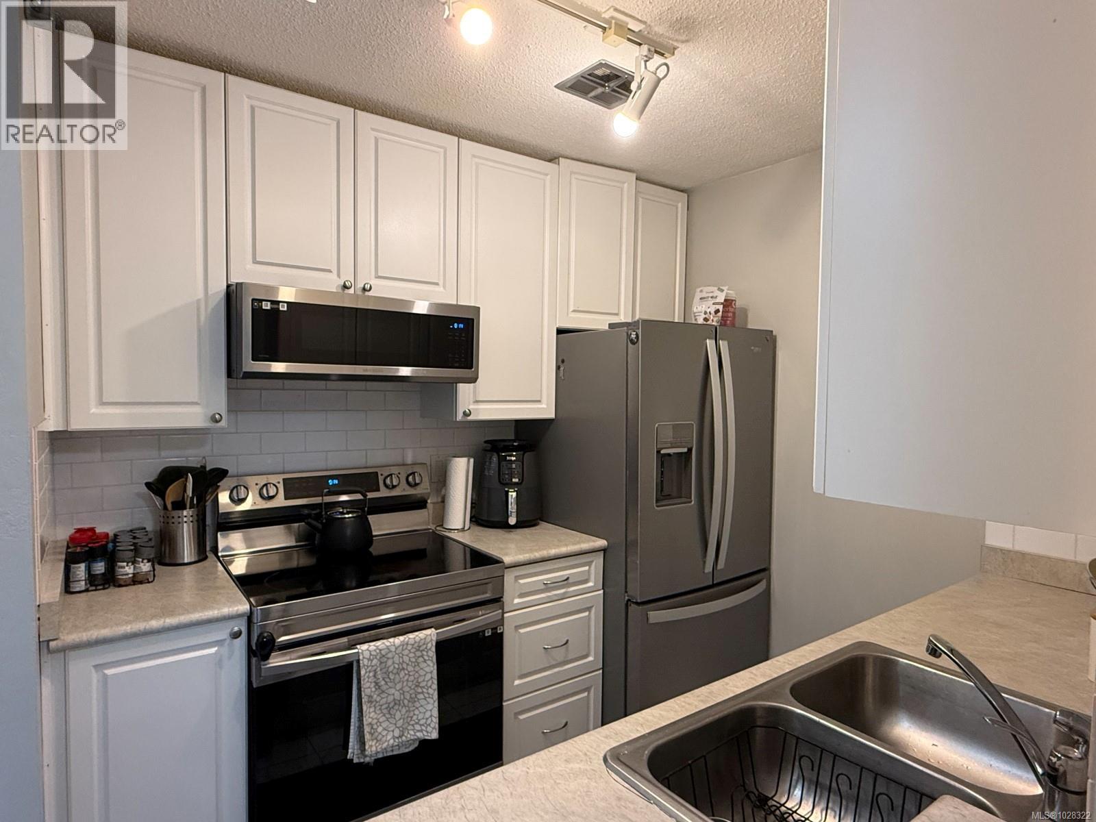 #212 991 CLOVERDALE AVE - 13