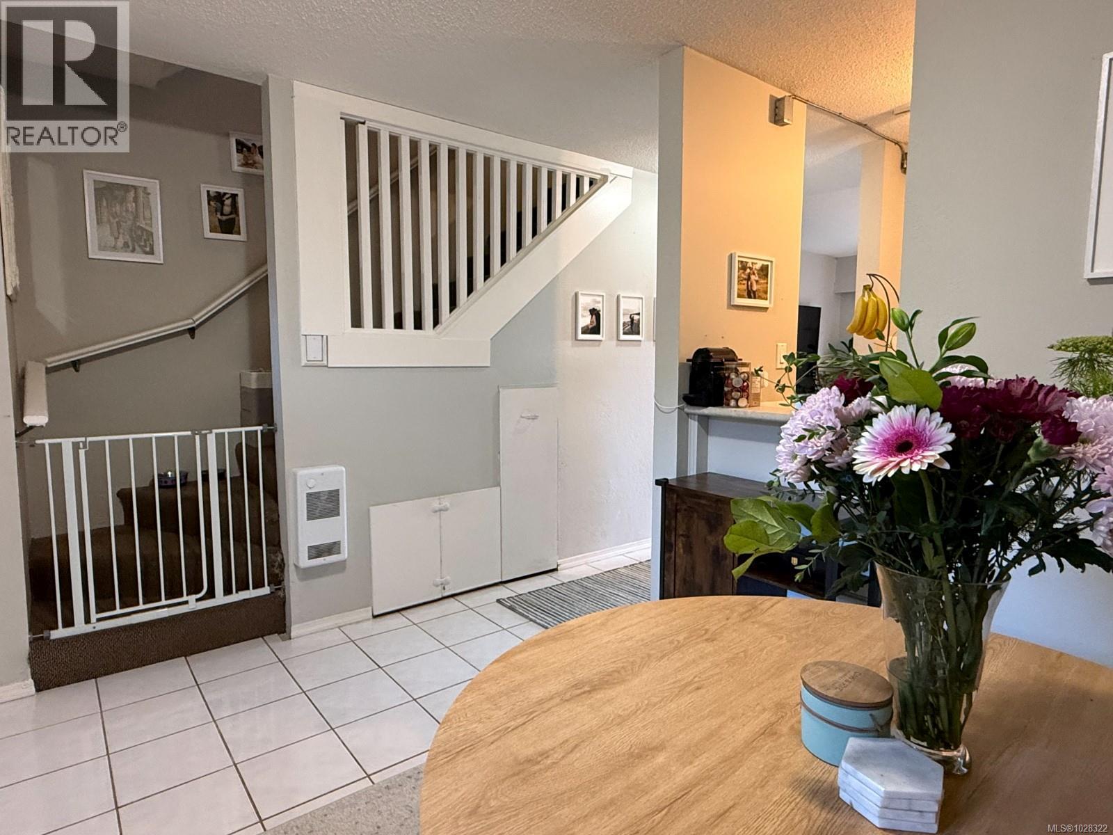 #212 991 CLOVERDALE AVE - 14