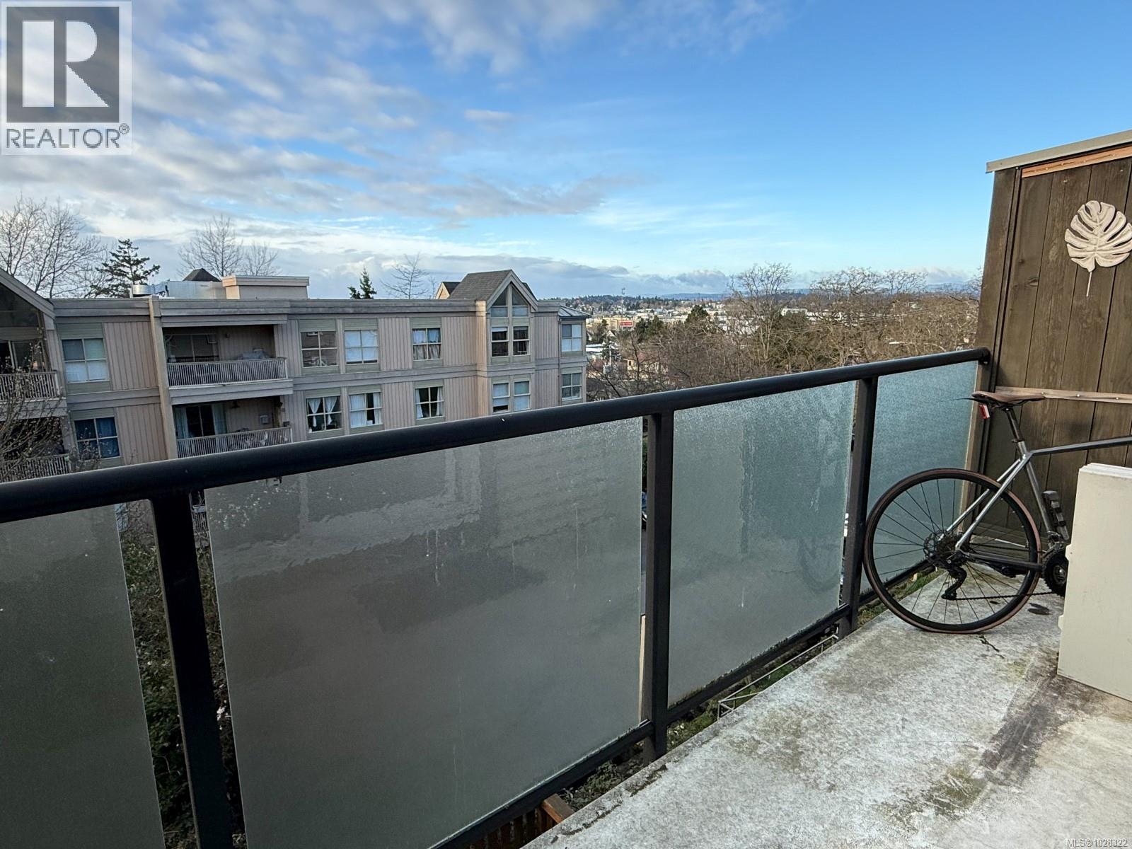 #212 991 CLOVERDALE AVE - 15