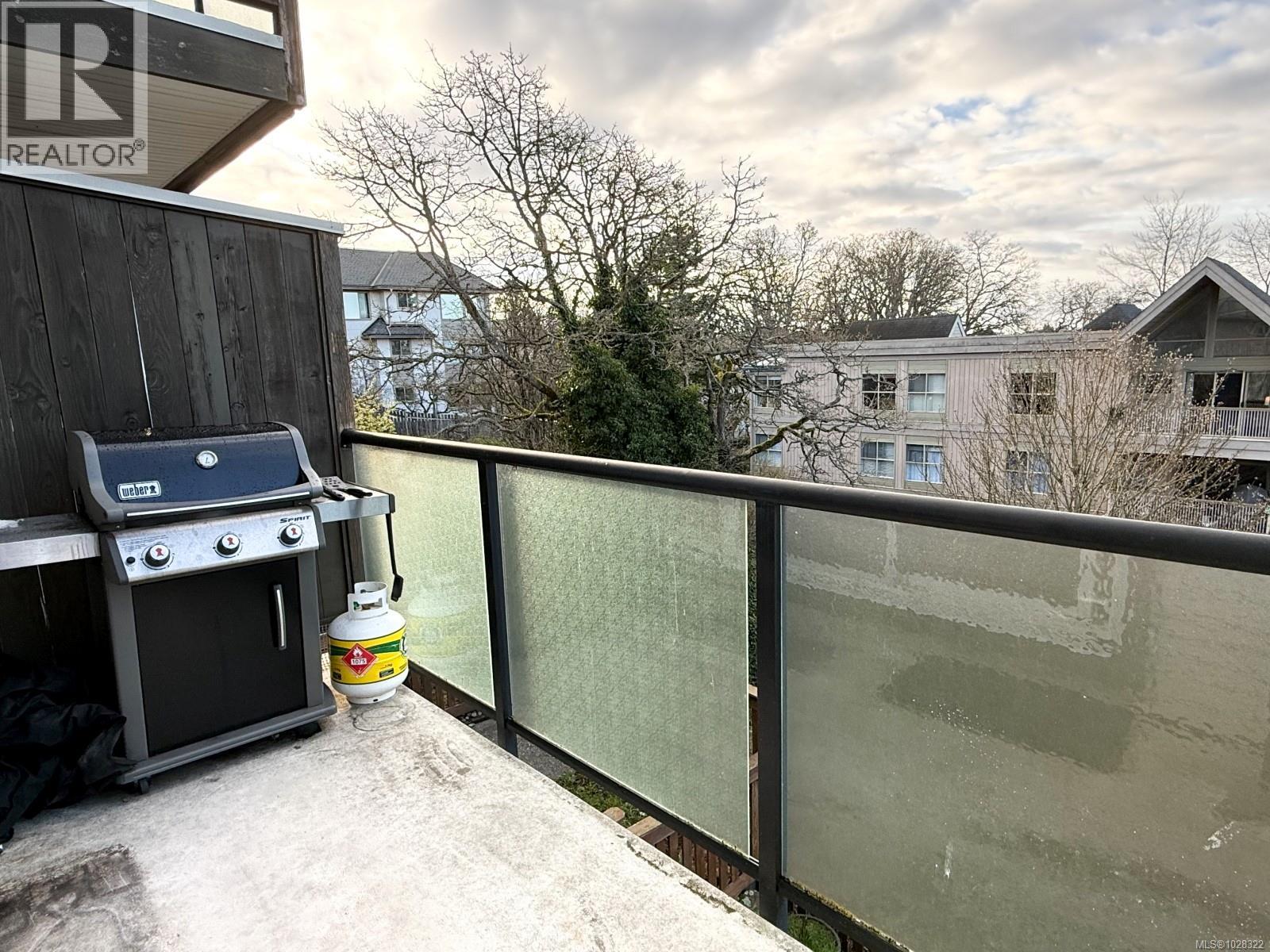 #212 991 CLOVERDALE AVE - 16