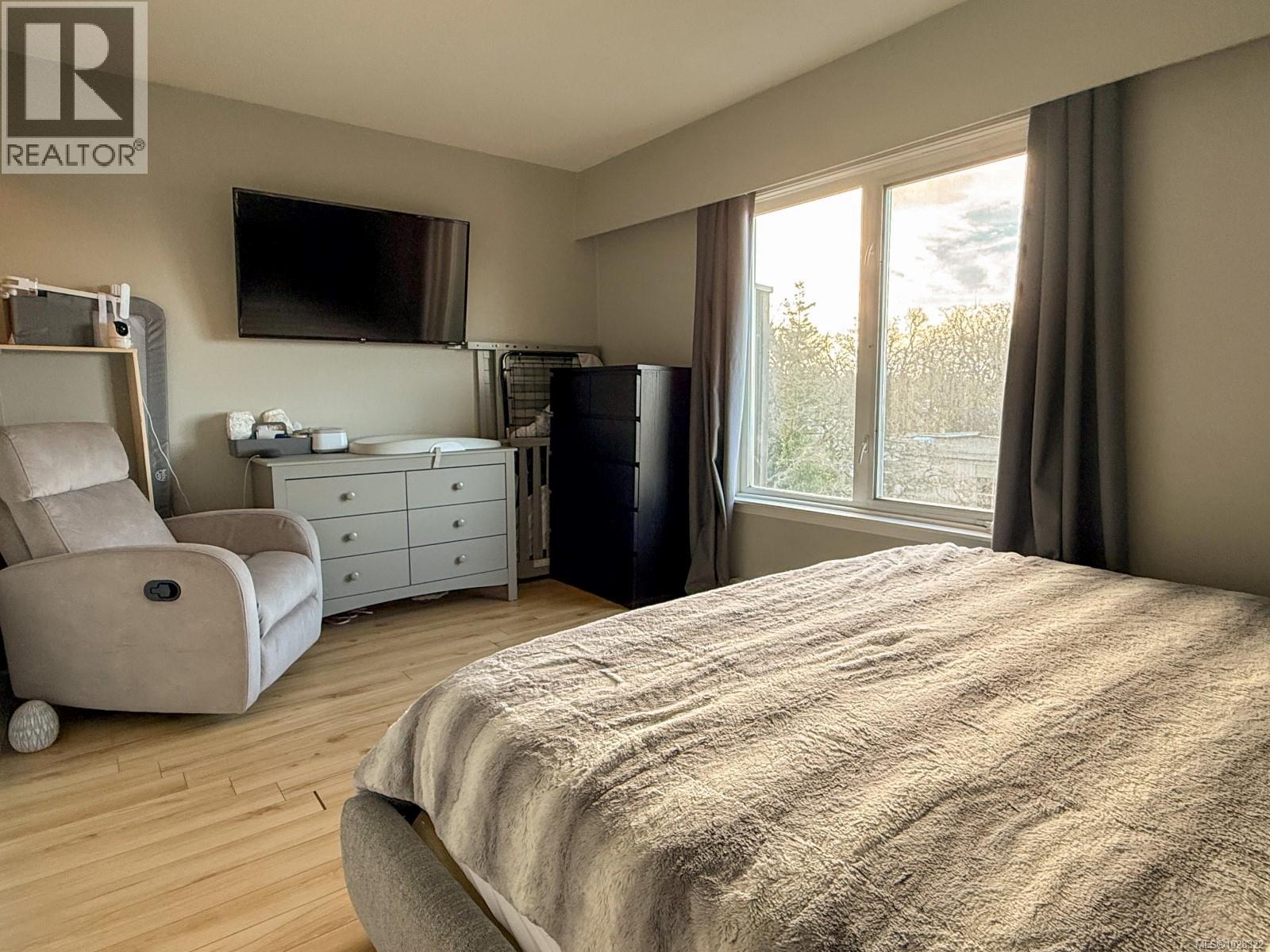 #212 991 CLOVERDALE AVE - 19