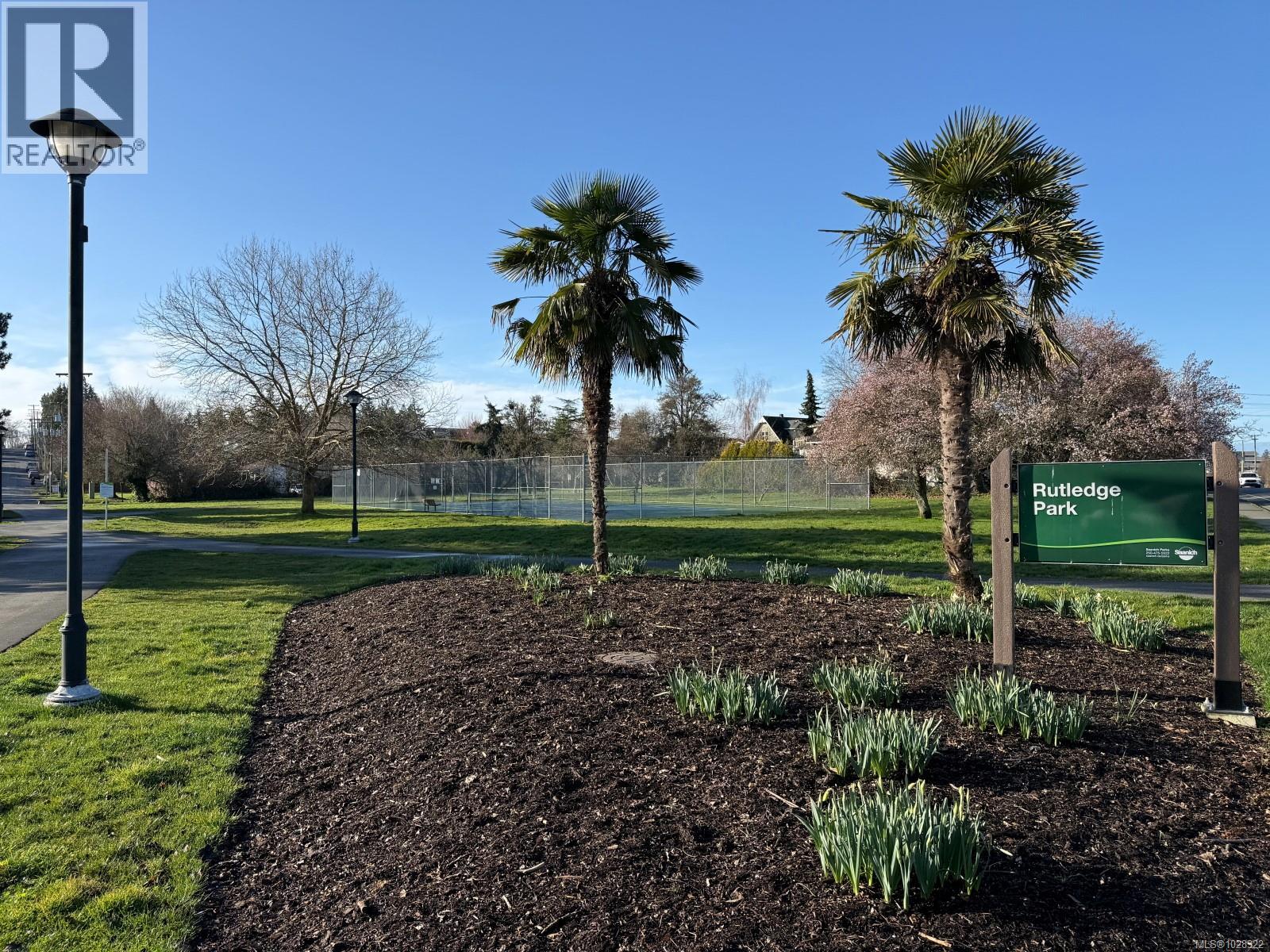 #212 991 CLOVERDALE AVE - 24