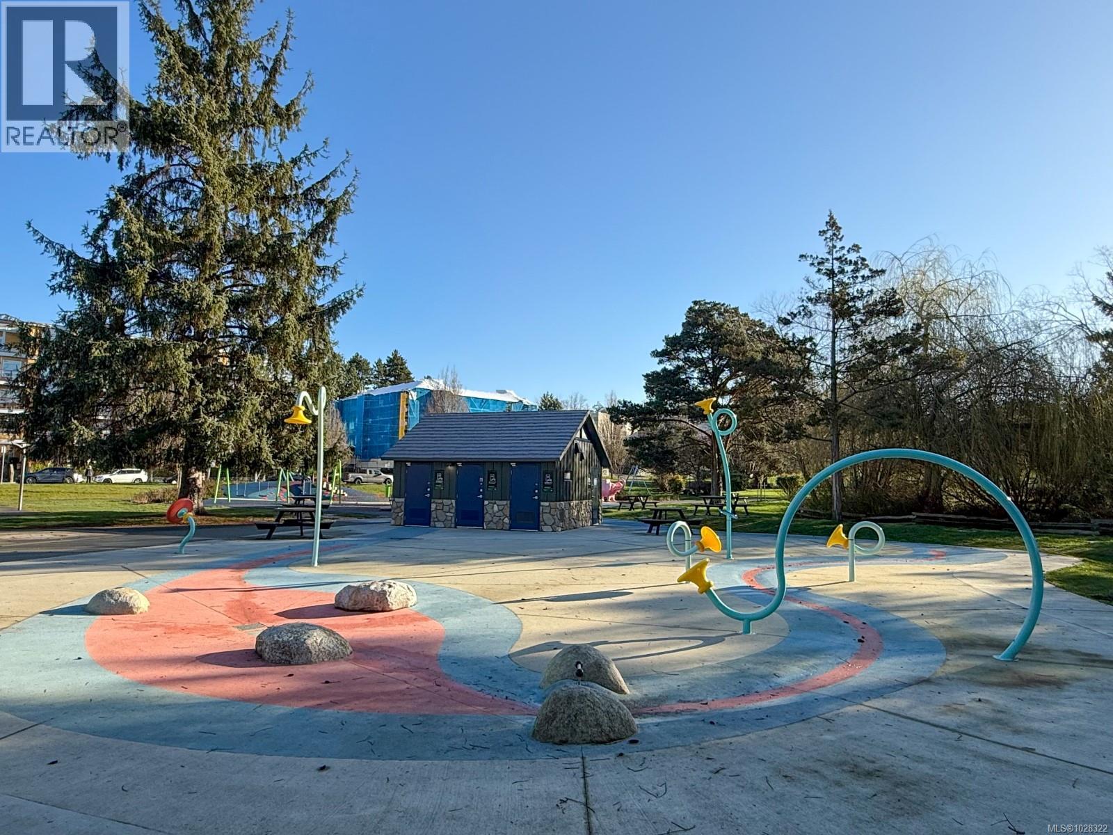 #212 991 CLOVERDALE AVE - 25